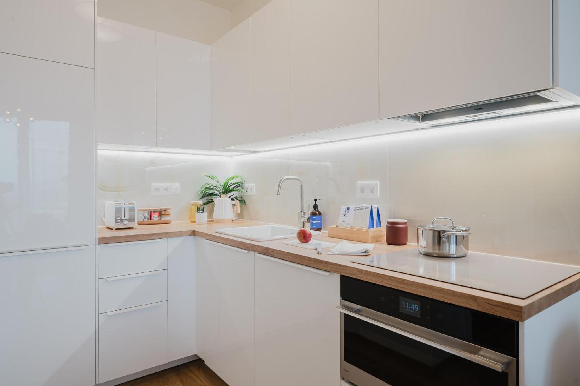 Days - With Garage And Balcony In Smichov * Prag