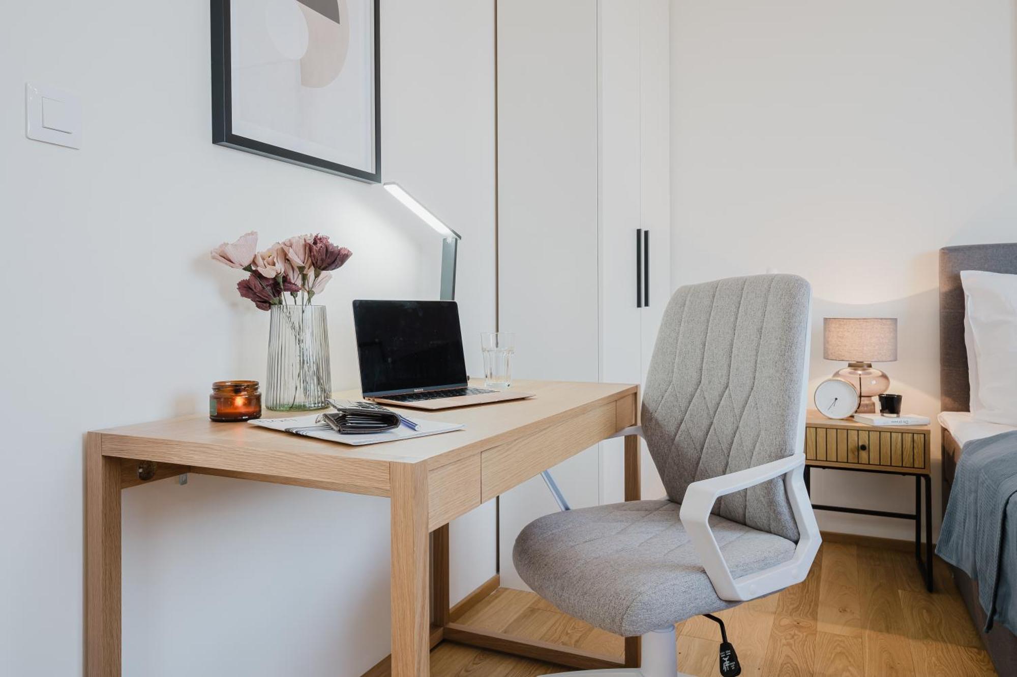 Days - With Garage And Balcony In Smichov Apartment Prag