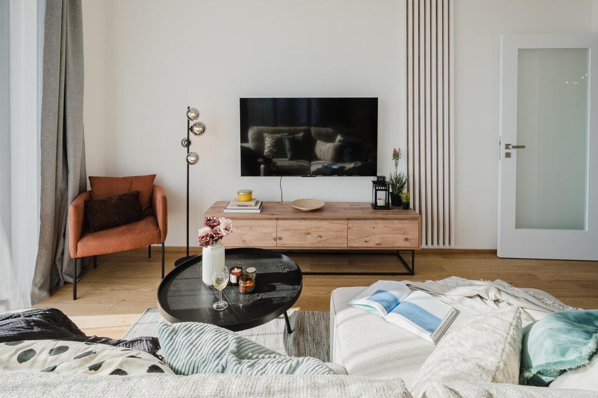 Apartment Days - With Garage And Balcony In Smichov Prag