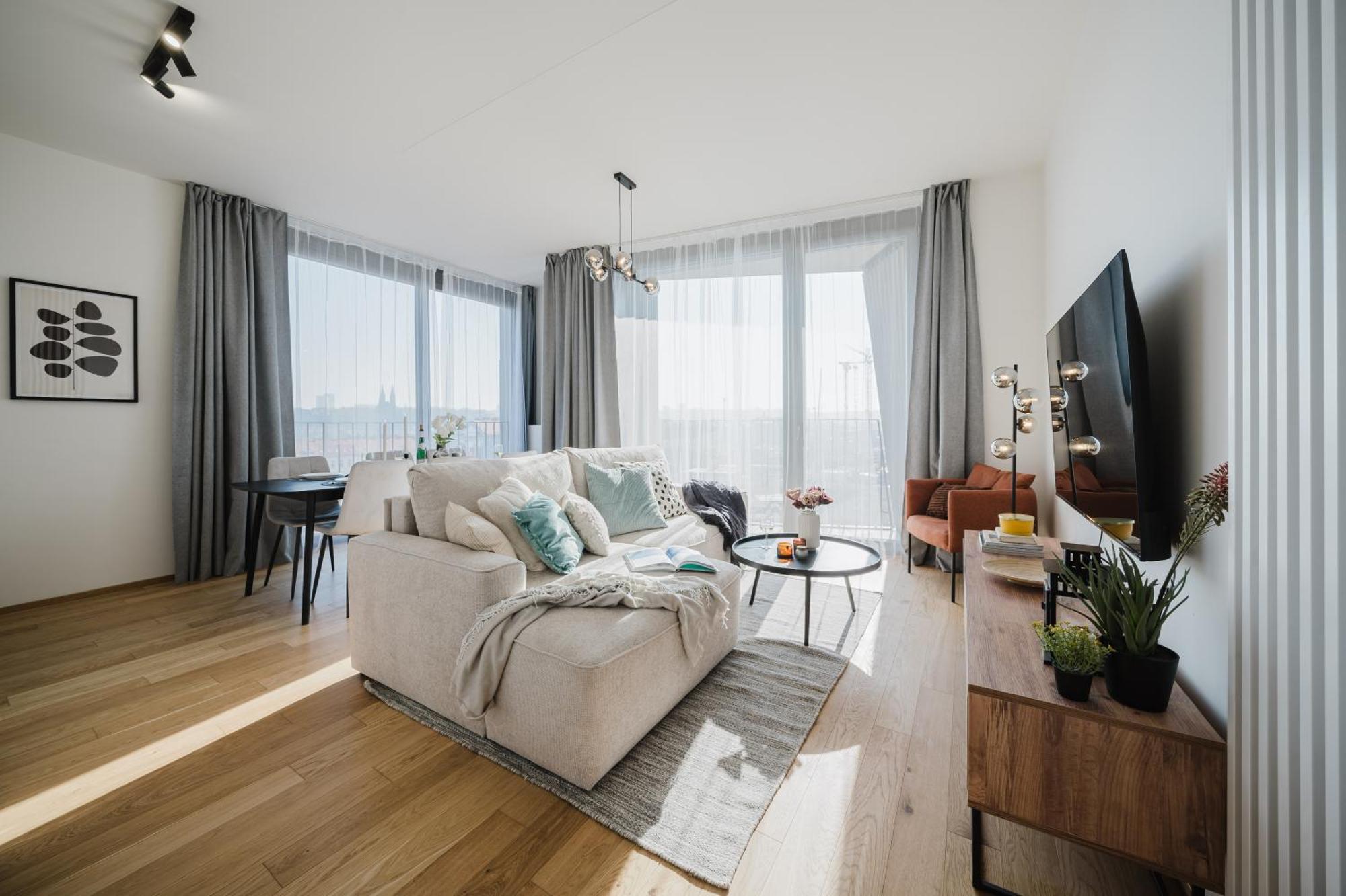 Days - With Garage And Balcony In Smichov * Prag